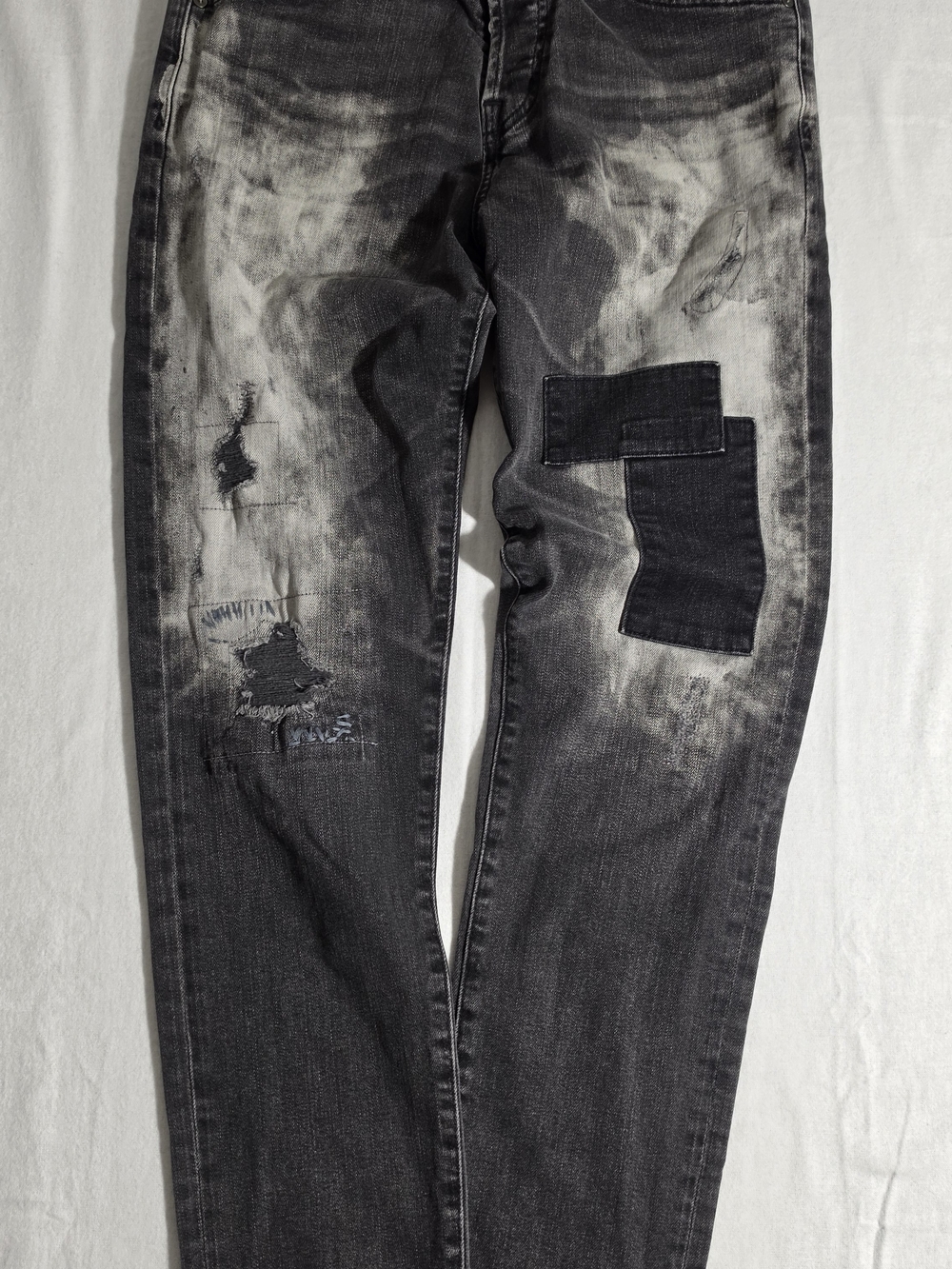 AG Adriano Goldschmied "The Clyfton" Relaxed Tapered Jeans - Patched Bleach Wash